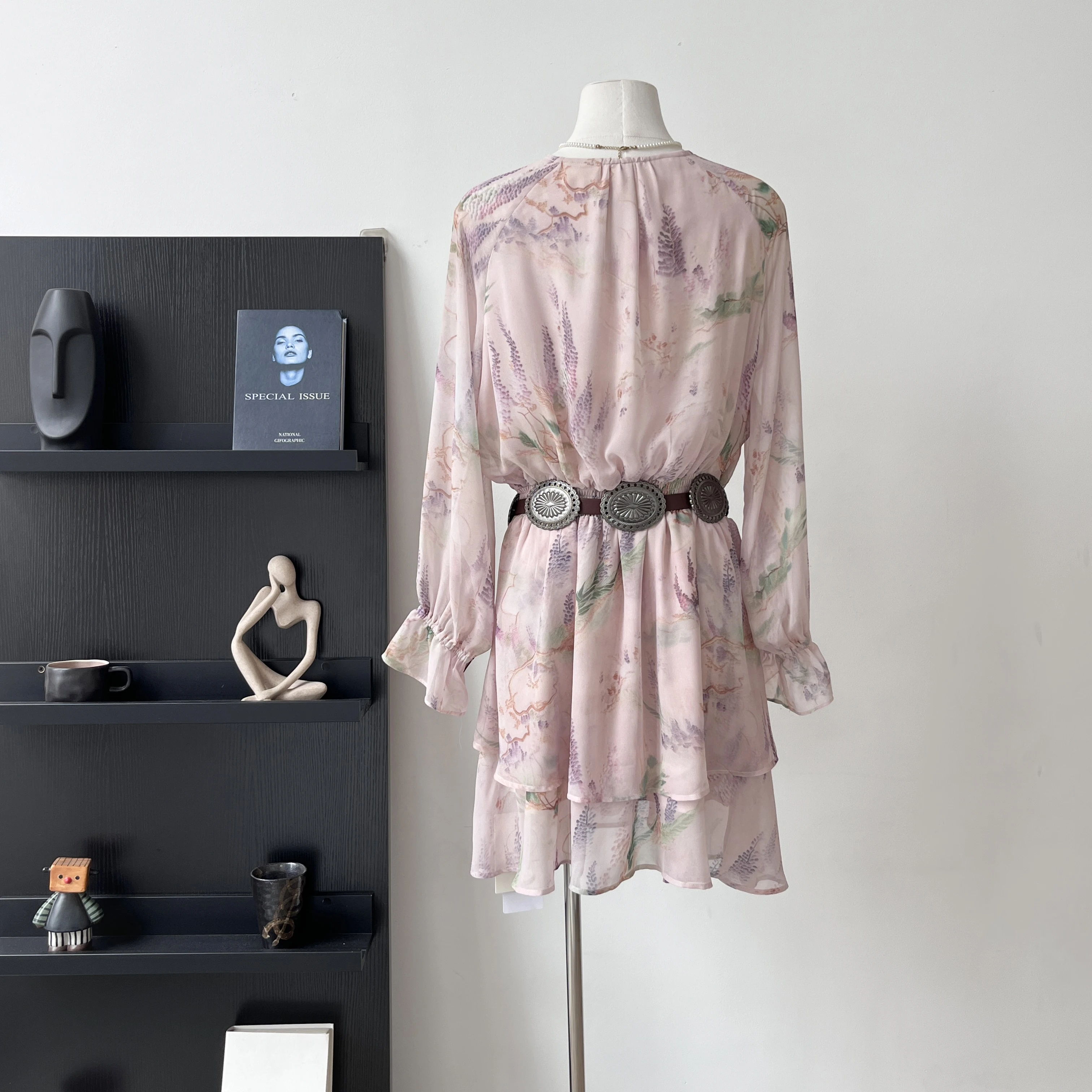 Vestido Floral de manga larga de verano y otoño para mujer, ropa de calle para mujer, vestido elegante de vacaciones con cordones y cuello en V, vestido acampanado