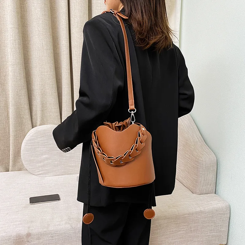 French Design PU Bucket Bags Women\'s New Trendy Versatile Autumn Winter Retro Drawstring Bucket Shoulder Crossbody Bag