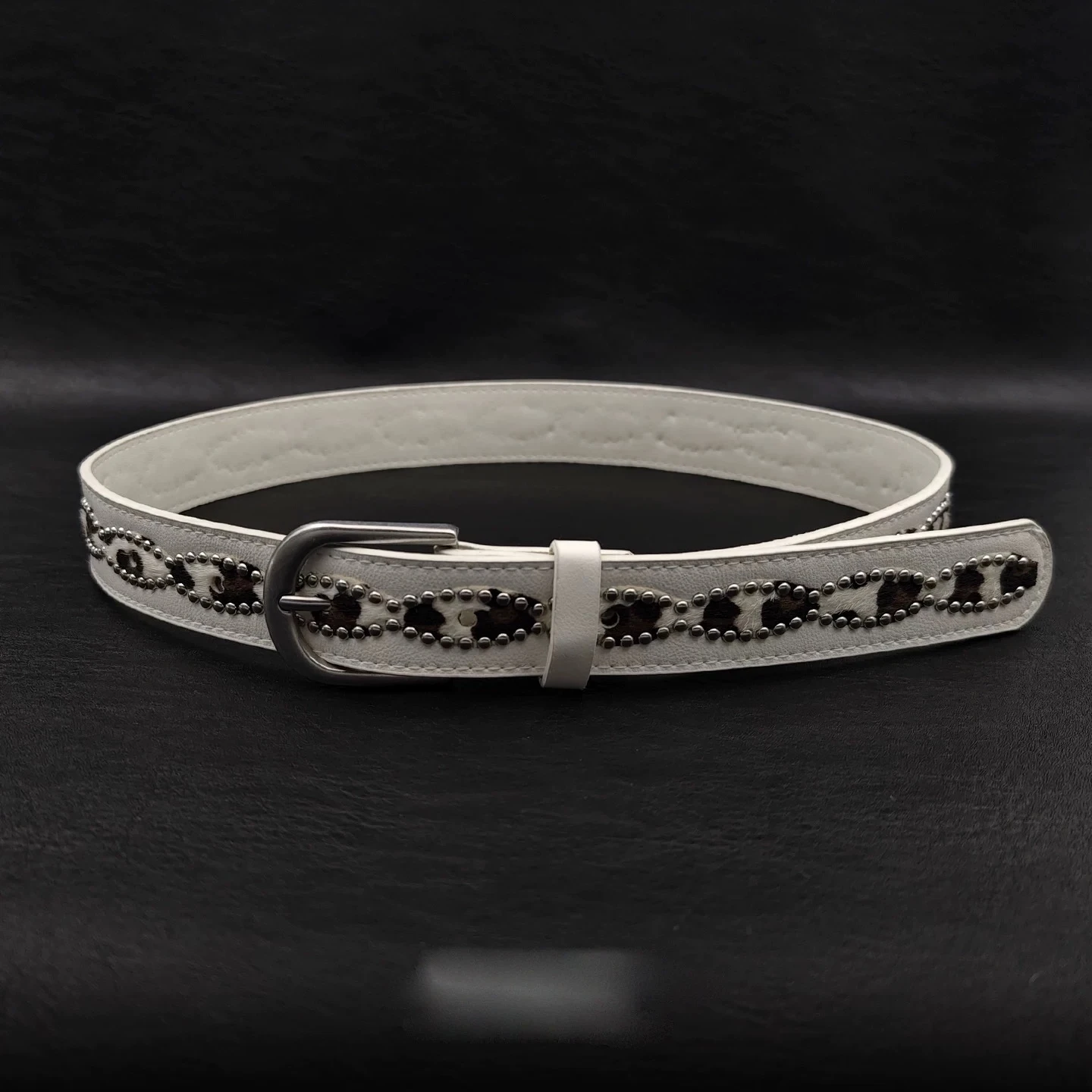 

Женский ремень, винтажные заклепки, белые аксессуары, новинка 2025 года, пряжка с леопардовым принтом, металлическая пряжка для горячих девушек, дизайн, популярные элементы