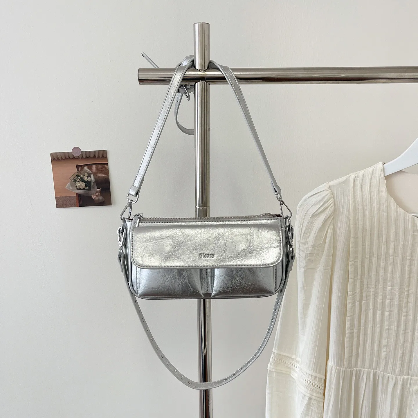 borsa-a-tracolla-piccola-a-tinta-unita-con-texture-di-tendenza-estiva-nuova-collezione-2026-da-donna-alla-moda-casual-di-alta-gamma