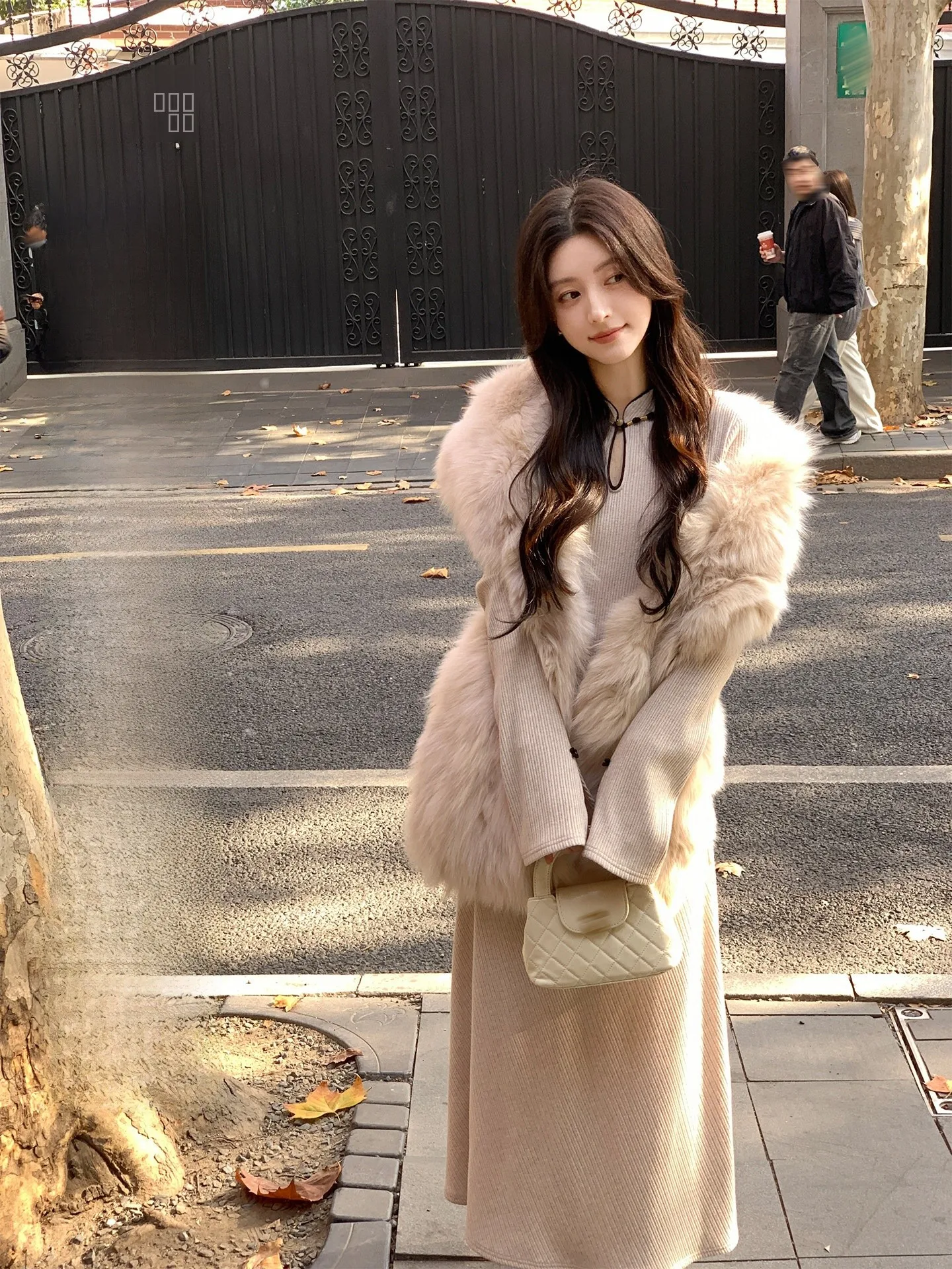 

New Chinese Sle Knitted Dr Women's Winter Long Sve A-Line Skirt Design Pleated Waist Button Detail Side Slit Dr