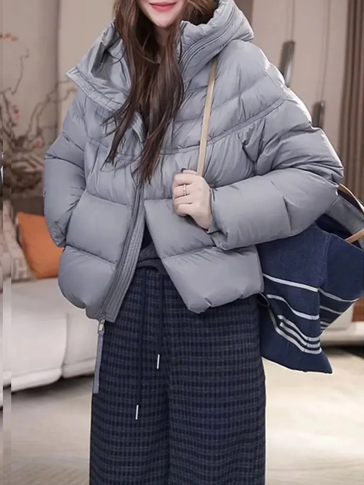 

Женская короткая зимняя куртка-пуховик: модная, теплая, с капюшоном, приталенный крой Cleanfit