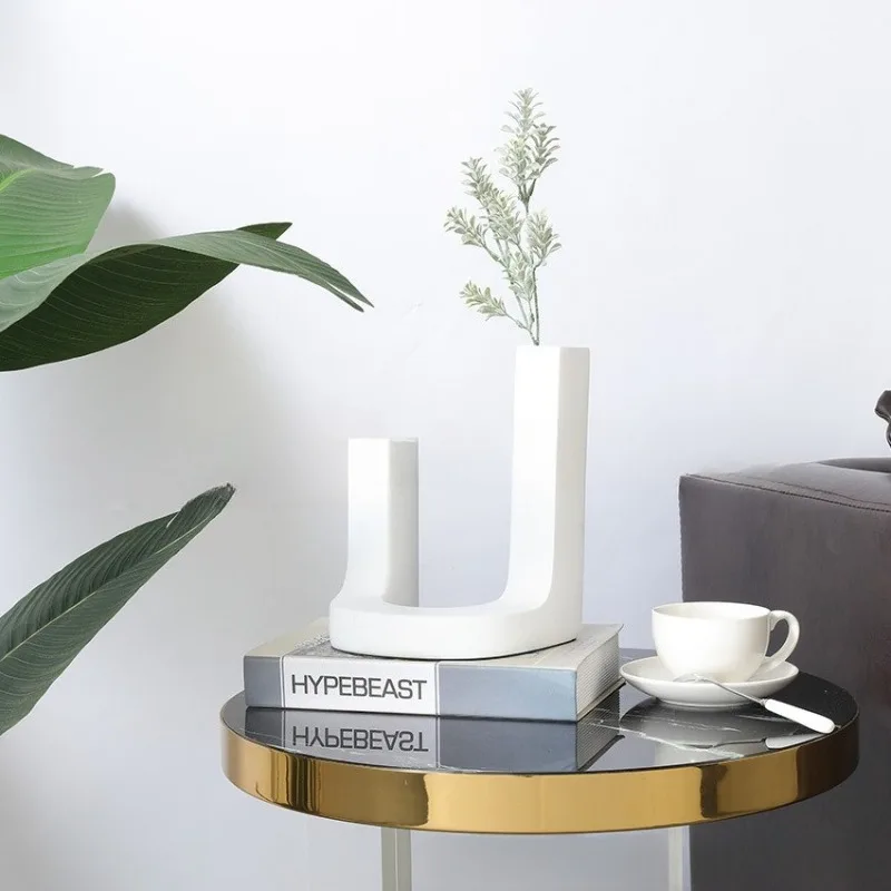Italian minimalist Milan style flower ornaments, U-shaped resin vase soft furnishings flower arrangements