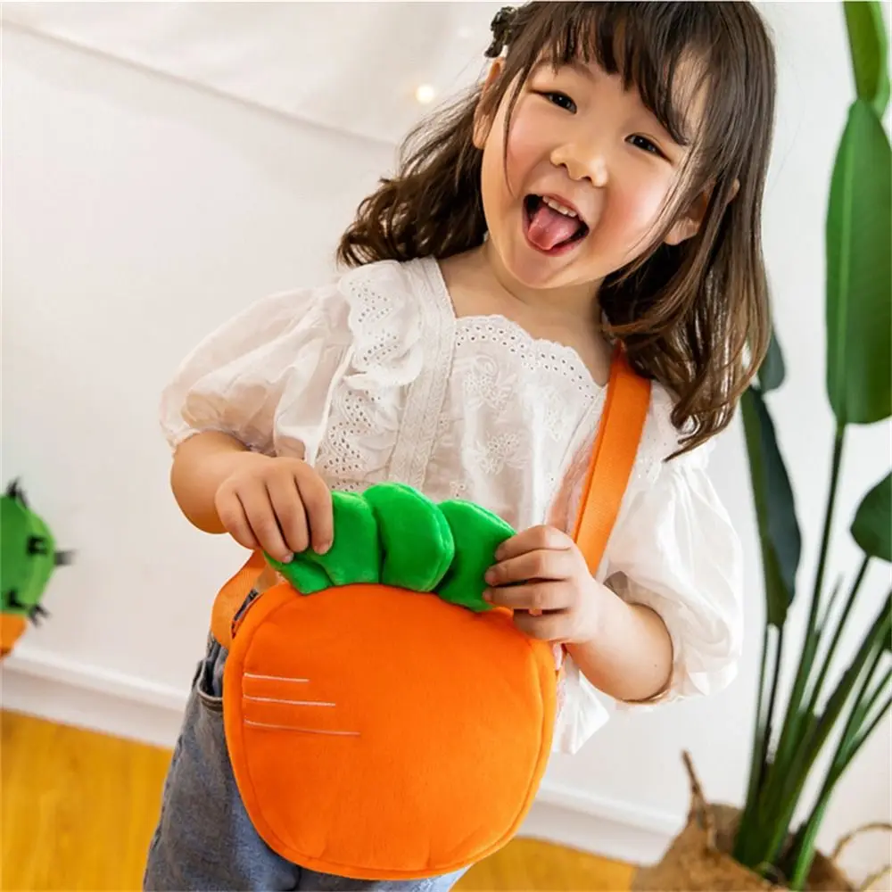 Schöne Erdbeere Karotte Kinder Plüsch Tasche Messenger Handytasche Plüsch Umhängetaschen Mini Kawaii Umhängetasche Schultasche