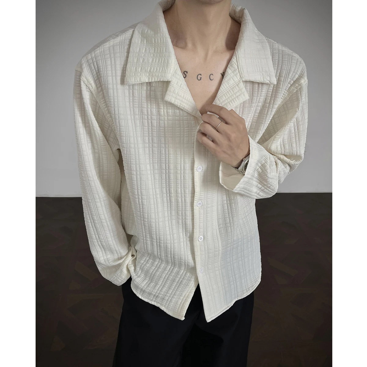 

Однотонная рубашка с длинным рукавом, мужская осенняя тенденция, новая деловая повседневная рубашка с небольшими лацканами, новая тканевая удобная уличная одежда, топ