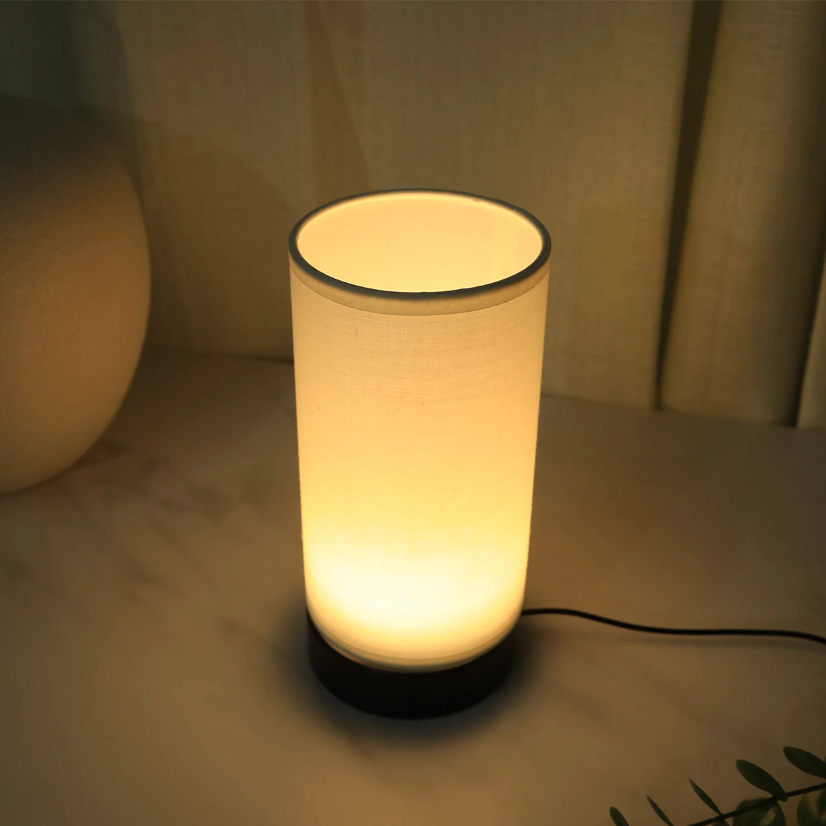 Modern circular fabric table lamp, USB warm light bedside sleep lamp, bedroom and study decoration atmosphere lamp