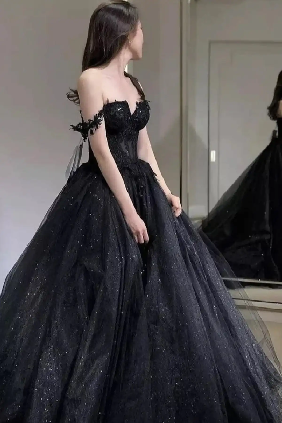 Black Evening Dresses Sparkly Tulle Bling Ball Gown Lace Applique Off Shoulder Sweetheart Long V Neck Prom Gowns Formal Party