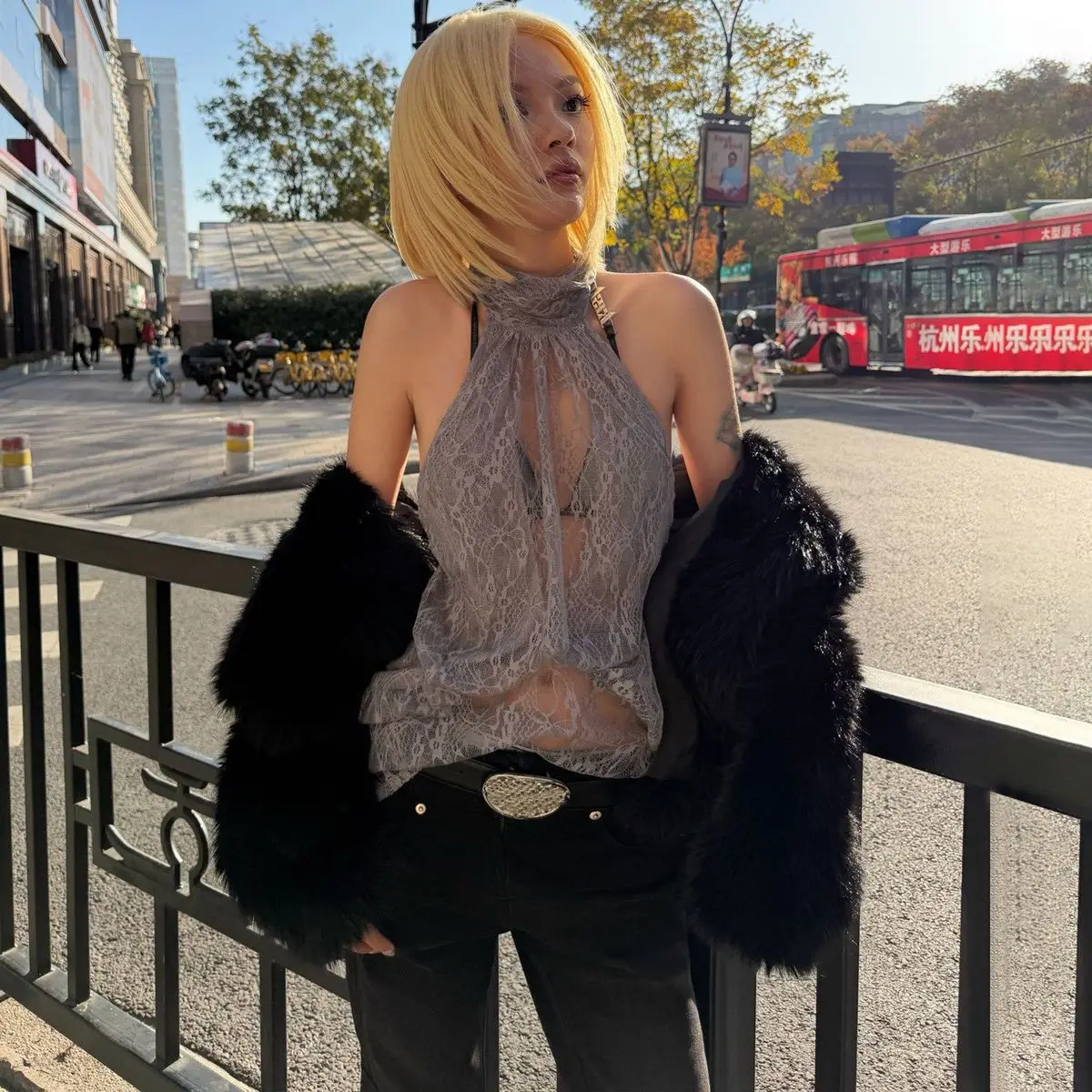 Yedinas Ausgeschnittene Sexy Spitzen-Tanktops für Damen Ärmellos Koreanischer Stil Viele Bewertungen Sommerliche Neckholder-Tops 2000er Jahre Kleidung Y2k Tanktops – Detail 5
