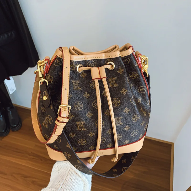 

Винтажная сумка-ведро с монограммой 2025 года, роскошная женская сумка через плечо, минималистичная сумка через плечо, шикарная сумка «день-ночь», текстурированная