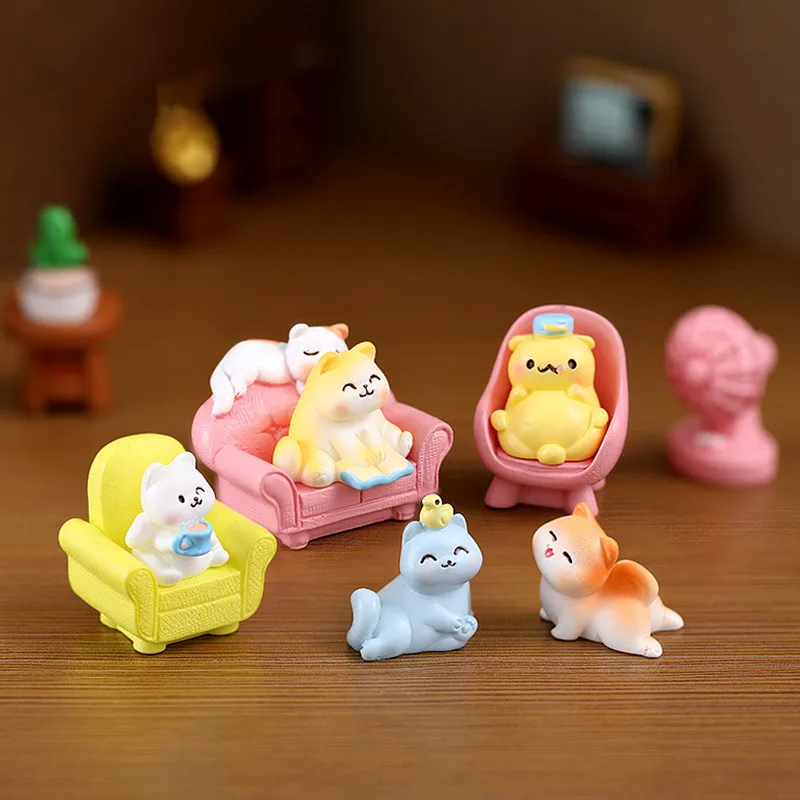 

Figurines Miniature Cute Cat Small Sofa Furniture Ornaments For Home Decor Kawaii Kitten Desk Accessories Room Decoration Gifts
