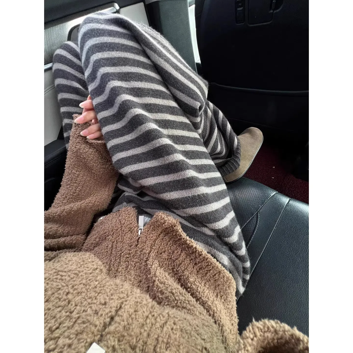 

Брюки женские на молнии с промежностью осенние вельветовые лоскутные в клетку со сложенными панелями в стиле гранж на открытом воздухе в стиле груза с несколькими карманами