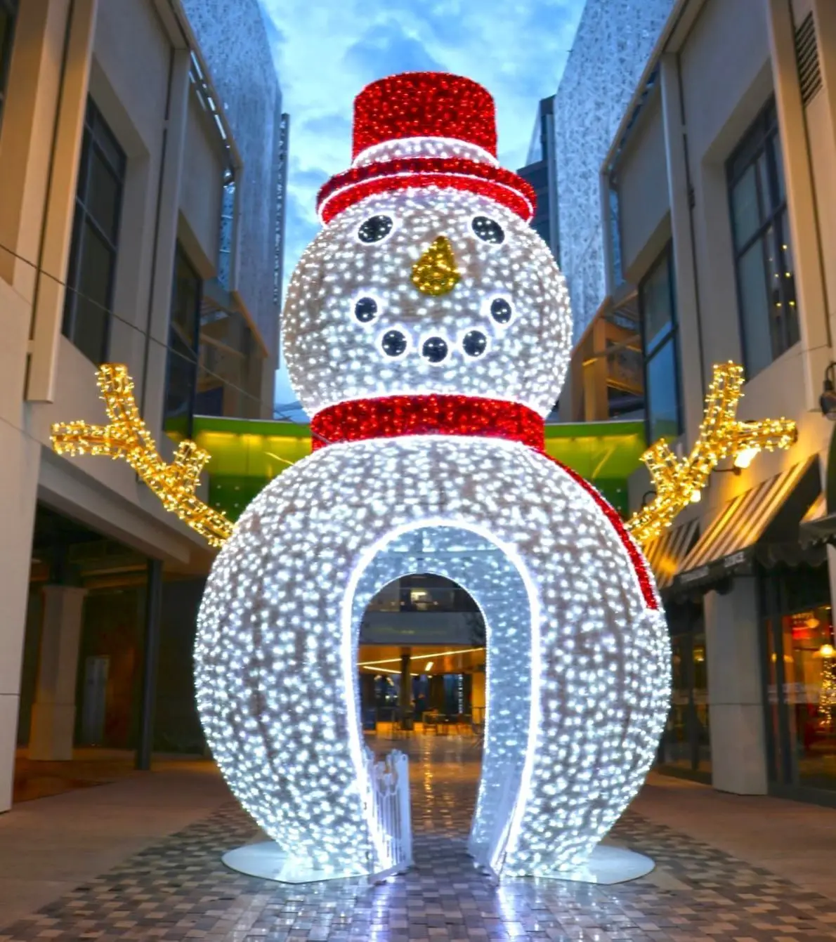 Customized Outdoor Large 3D LED Snowman Arch Motif Light with Tinsel for Christmas Street Park Holiday Decoration Display