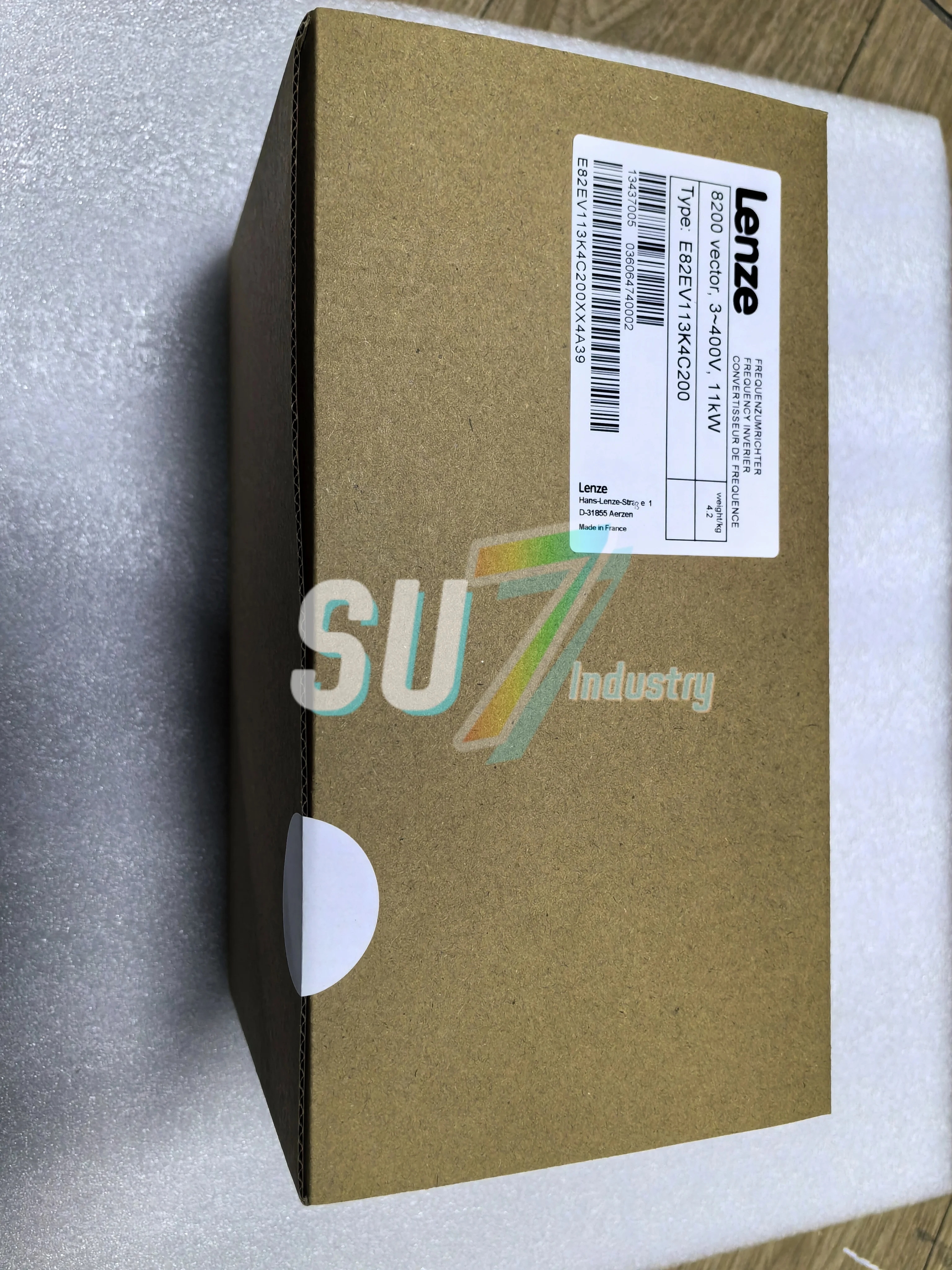 

Frequency converter new in stock E82EV113K4C E82EV113K4C200 E82EV752K4C E82EV752K4C200