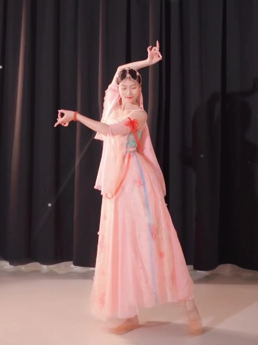 2025 New Western Regions Han And Tang Dance Dress Costume Western Exotic Women Costume Dunhuang Flying Apsaras Costume - Exquis