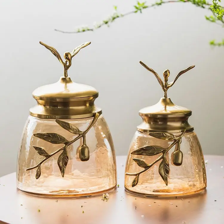 

High-end household with lid, snack dried fruit storage tank ornament, Nordic retro, brass light luxury home storage tank