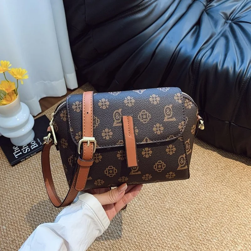 

Elegant Women's Tote Bag Made Of Premium Leather Boasting Trendy Lasting Look​