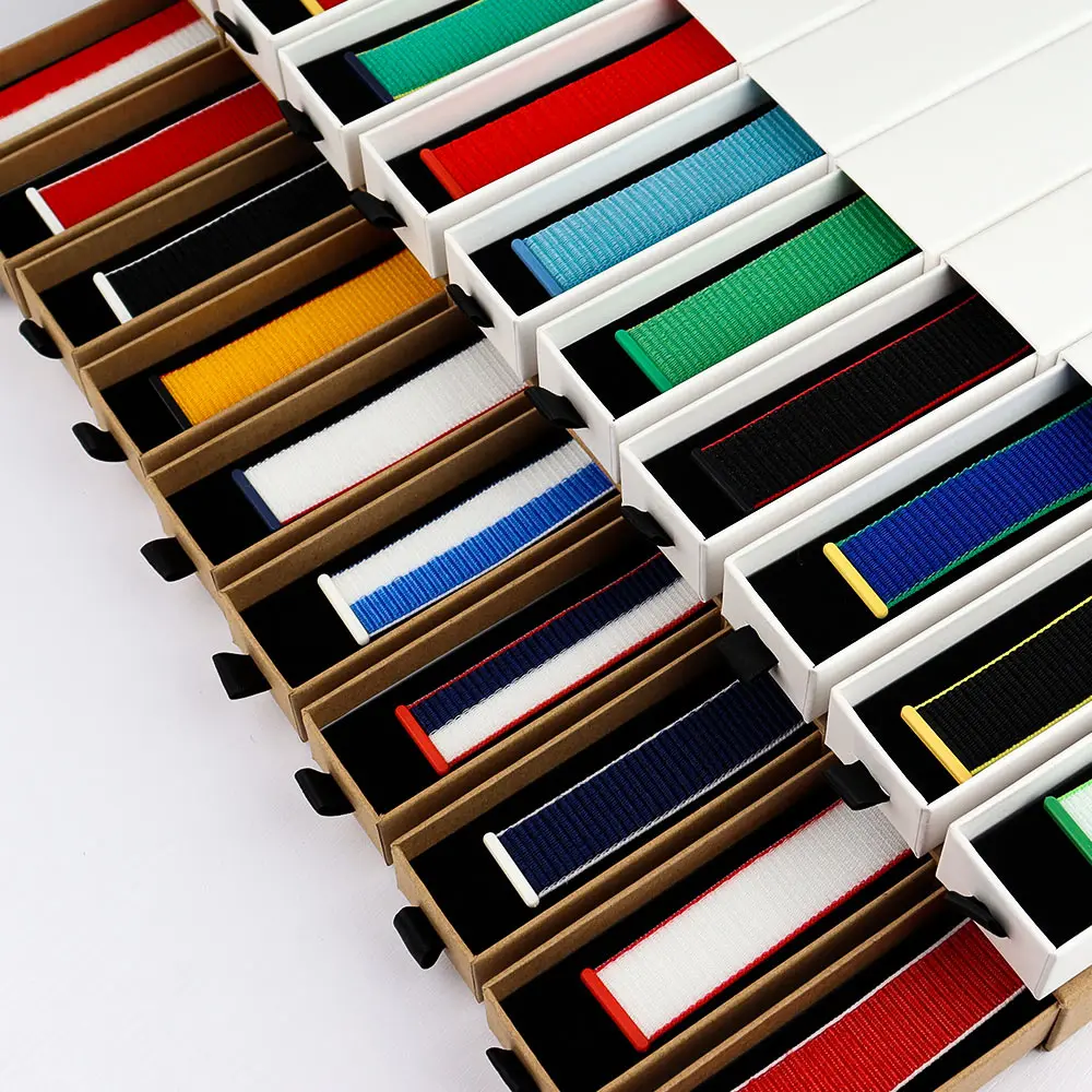 ナイロンループストラップ Apple Watch バンド 46 ミリメートル 40 ミリメートル 44 ミリメートル 45 ミリメートル 42 ミリメートル 41 ミリメートル 38 ミリメートルスマートベルトブレスレット IWatch ウルトラ 49 ミリメートル 8/7/6/SE/5/4