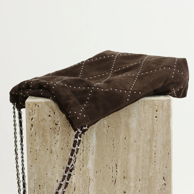 حقائب جلدية بقر طبيعية مخصصة بأحرف أولى للنساء، حقائب يد ومحافظ فاخرة بتصميم جديد لعام 2025، مزينة بمسامير عتيقة مع جيب داخلي وحزام سلسلة وحقيبة كتف تحت الذراع جودة عالية ًالشحن مجانا وصول الشحن السريع #4