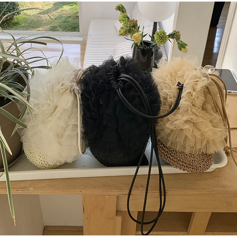 Damen-Straw-Bucket-Bag mit Mesh-Spitzenbesatz, handgefertigte Häkel-Schultertasche im Boho-Stil für den Sommer und Alltag – Detail 8
