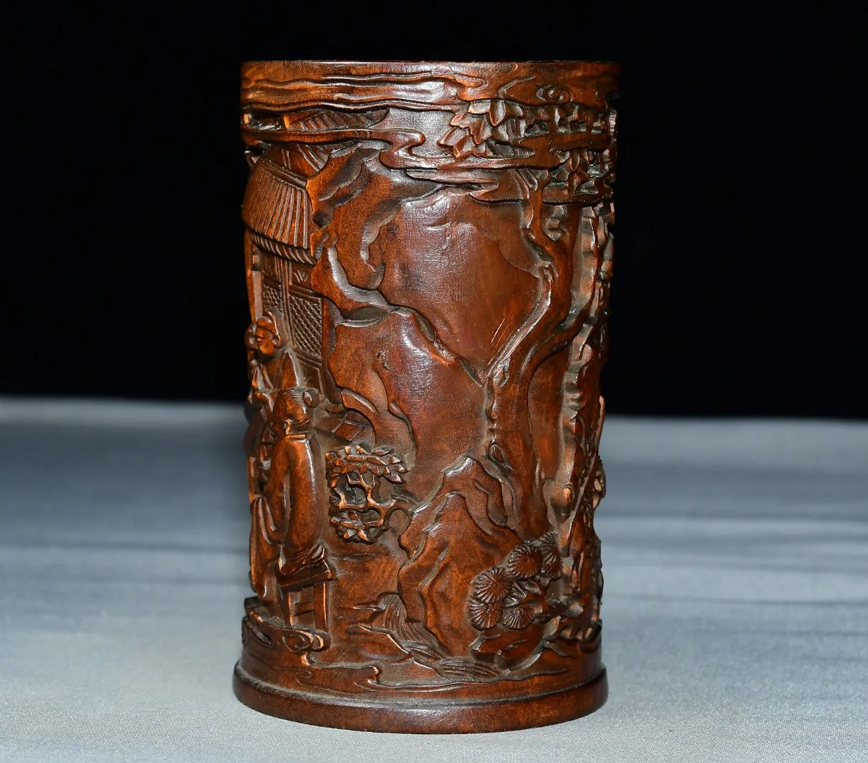 Old Boxwood Character gathering Saint pattern pen holder Hidden monk pen holder Study Amass wealth Ornaments