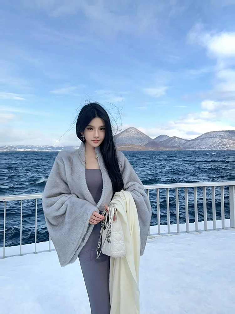 

Xia Yuan Original Mis Cool Faux Fur Coat ort Sle with Extra Large Sves for Women Spring 2025 Ladies Premium Woolen O...