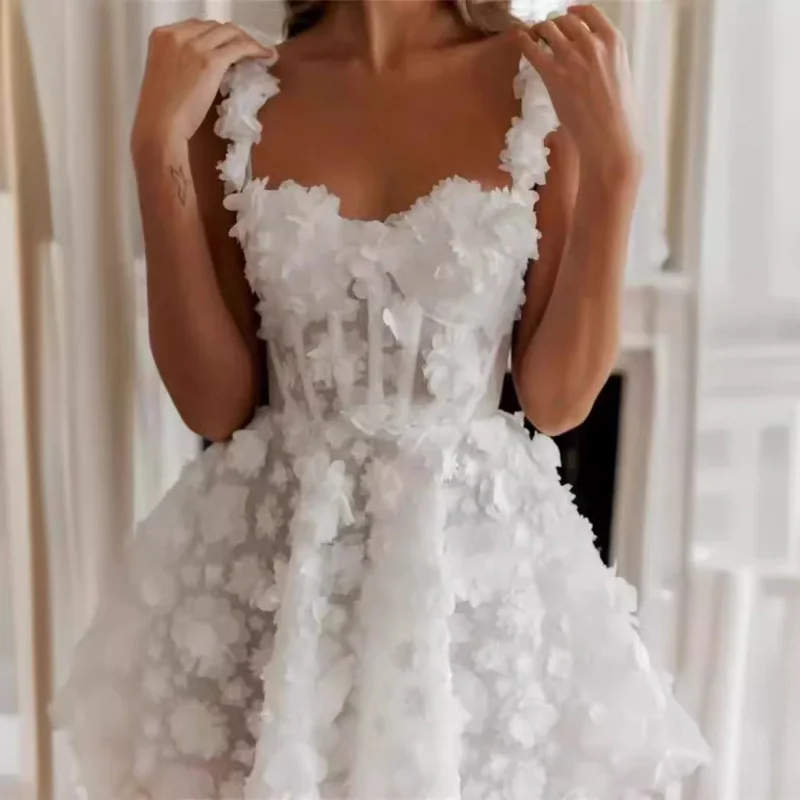 Aangepaste mini-trouwjurken 3D-bloem kanten bruidsjurk Mouwloze galajurk met veters en spaghettibandjes