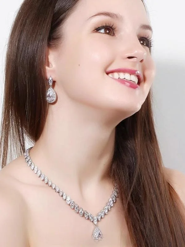 

Exaggerated Drop Gemstone Diamond Nelace Luxury Feel ature Design Micro-Paved Zirconia Clavicle Chain Earrings Set