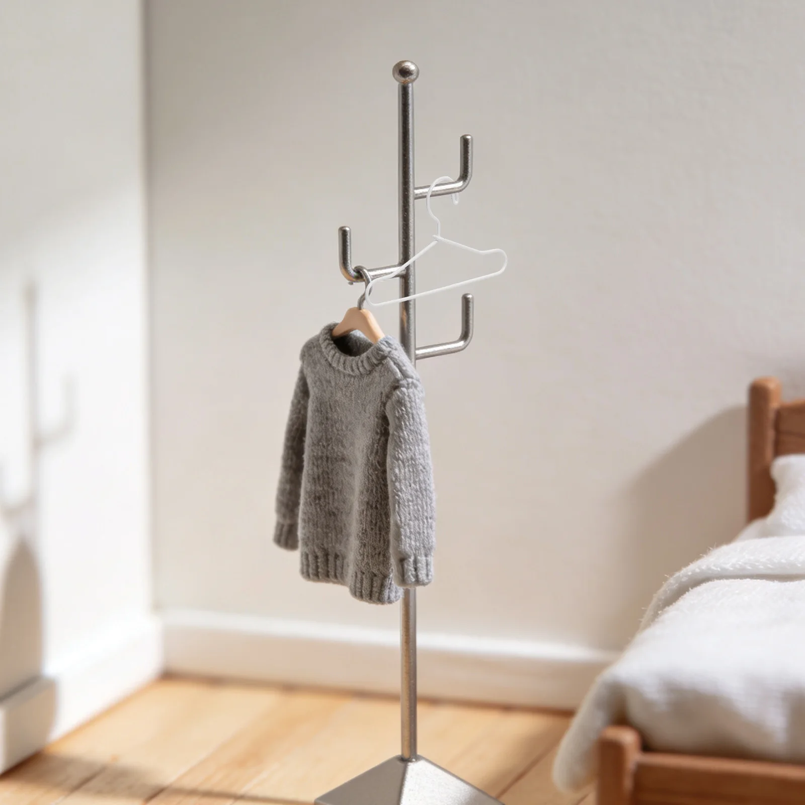 

50pcs Metal Mini Hangers 2.55X1.38X0.08 Black For Dollhouse Clothes Storage Display Miniature Accessories Wardrobe Rack Decor