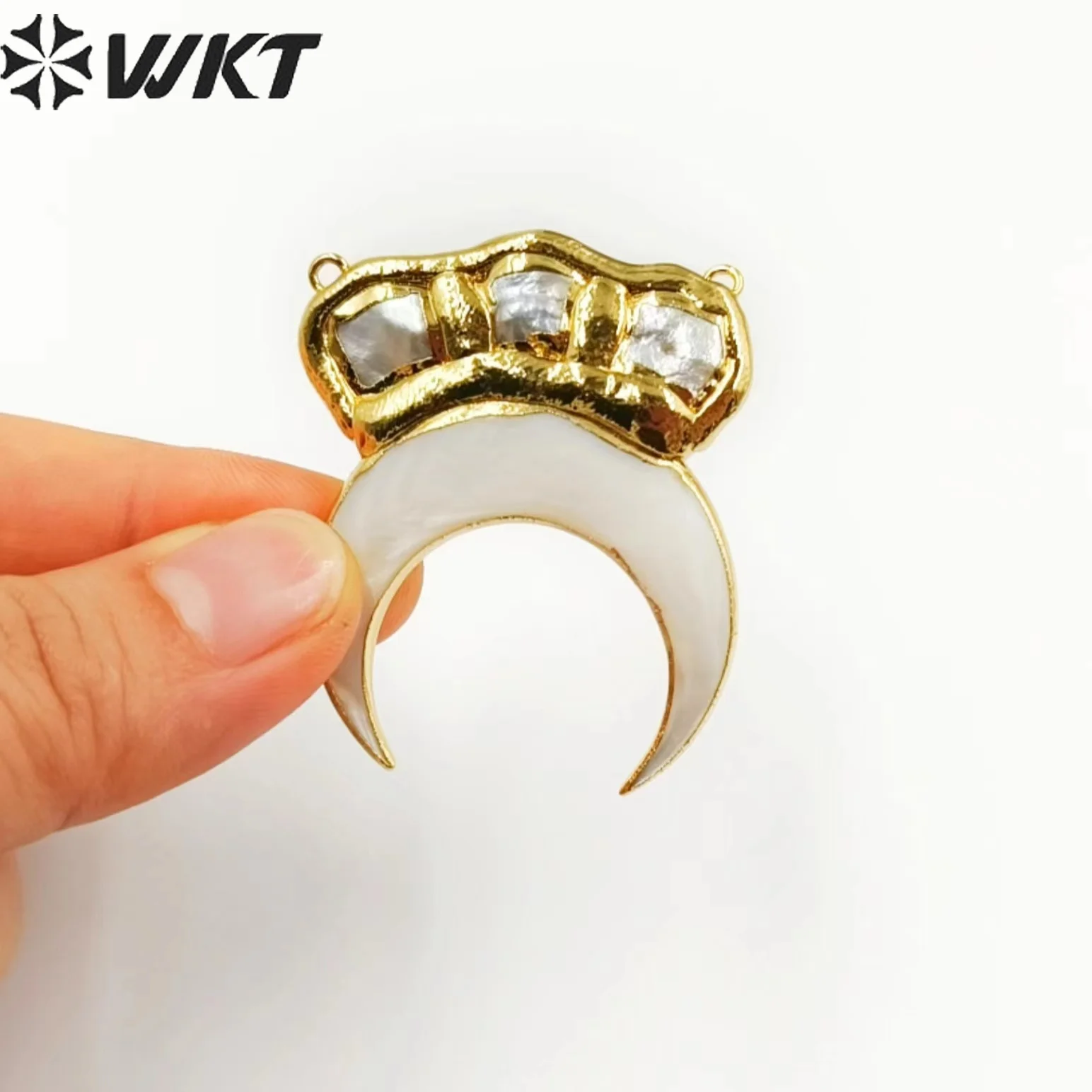 

WT-JP347 WKT Novel Fashionable Crown Crescent Design Freshpearl Shell Small Pendant Can Make The Necklace Accessories