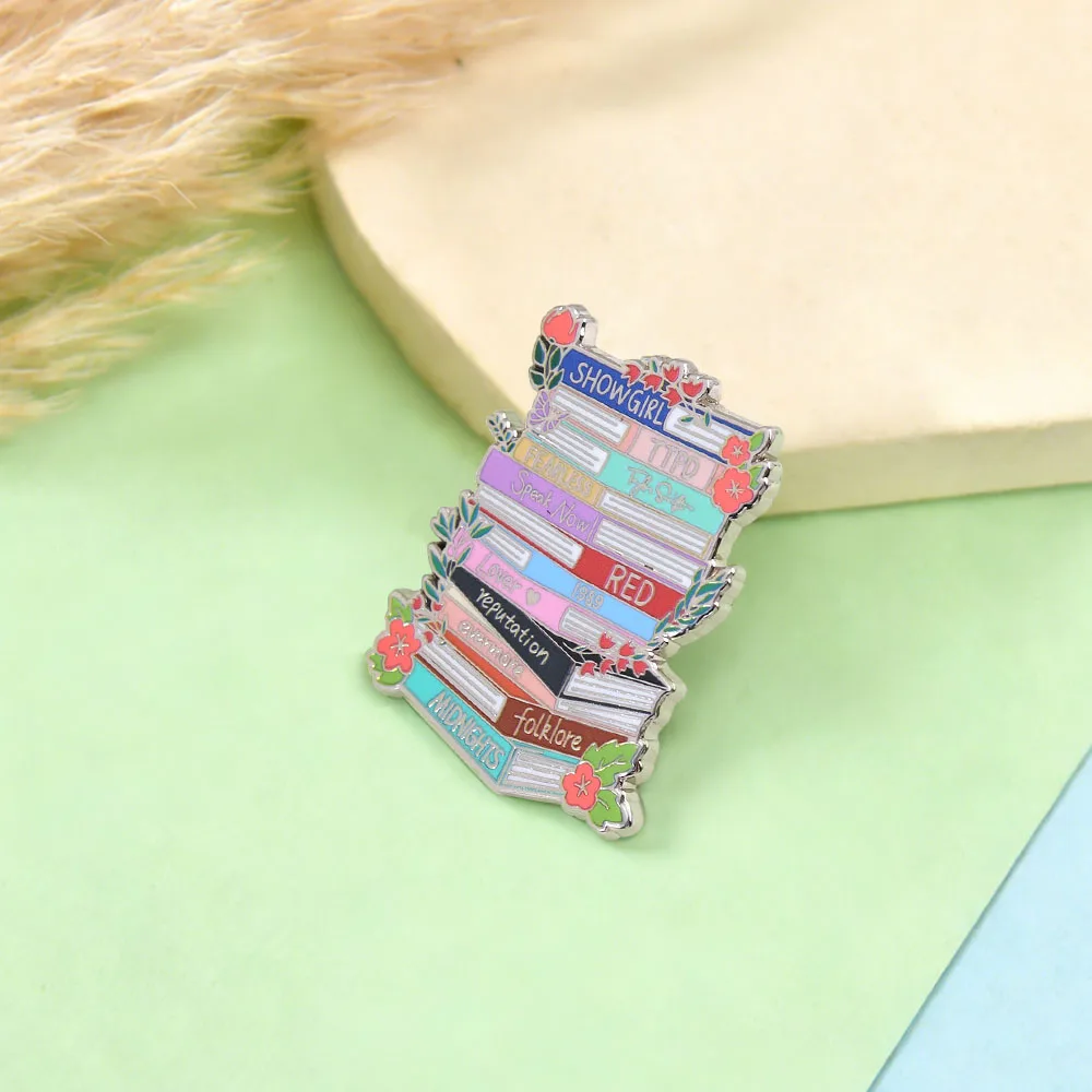 Era Tour Musikalbum-Themen-Broschen, Blumen- und Buch-Anstecknadeln, Kleidung, Rucksäcke, Accessoires, Geschenke für Fans und Musikliebhaber – Detail 12