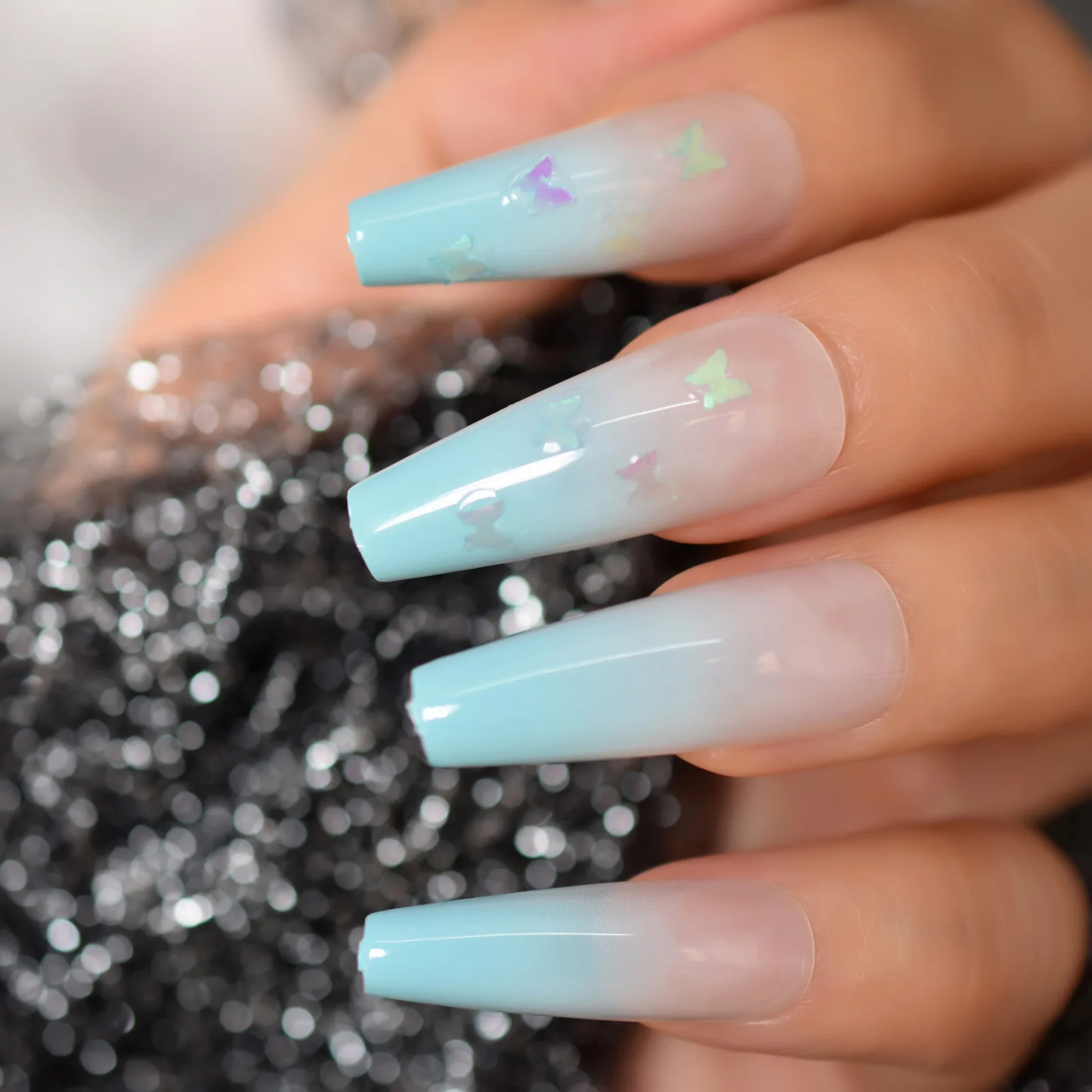 Ombre hemelsblauwe doodskistnagels Holo vlinder decoratieve lange druk op nagels Clear Spirit Lady kunstnagels set 24 NOV