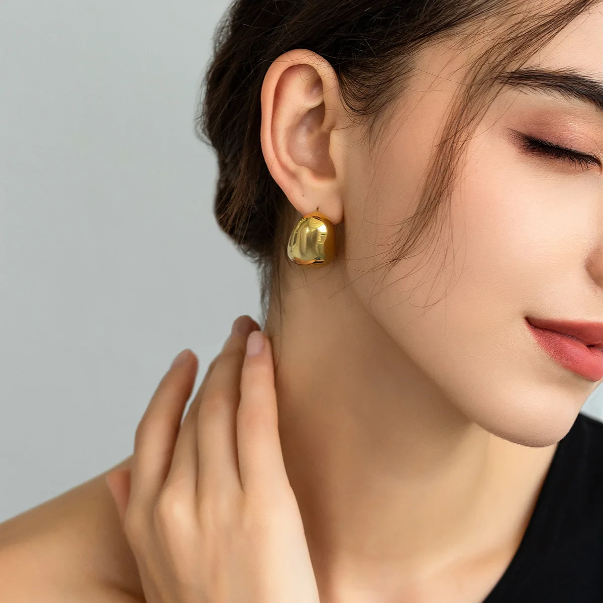 Copper-plated 18K gold, classic light luxury high-end sense simple metal Doudou earrings women's S925 silver needle retro temper