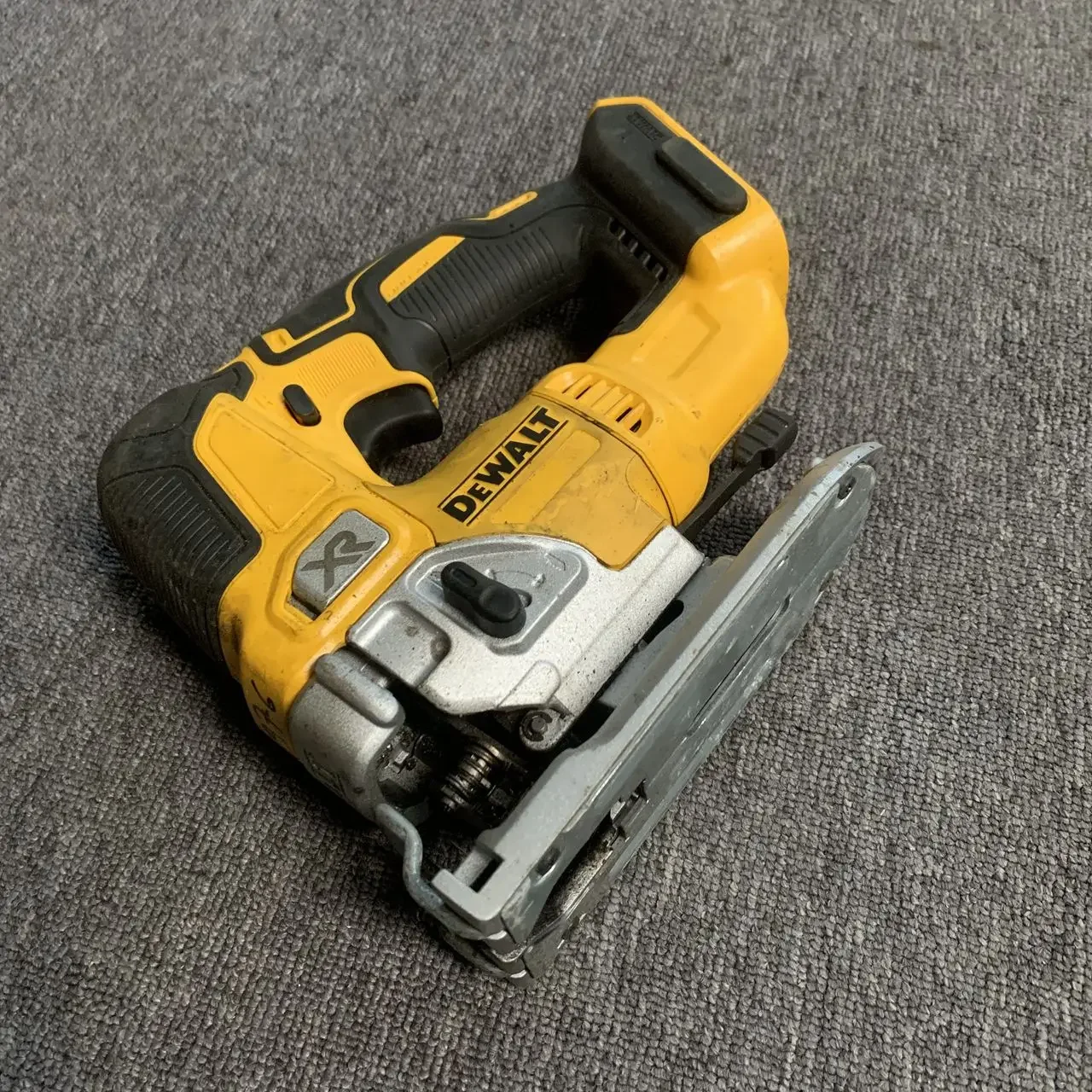 DEWALT DCS334N 18V XR BRUSHLESS JIGSAW BODY ONLY second-hand