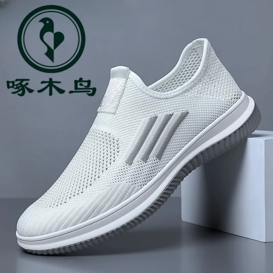 

Мужские летние дышащие кроссовки Woodpecker New с сетчатым верхом, мягкой подошвой и удобной противоскользящей подошвой для спорта и повседневной носки.