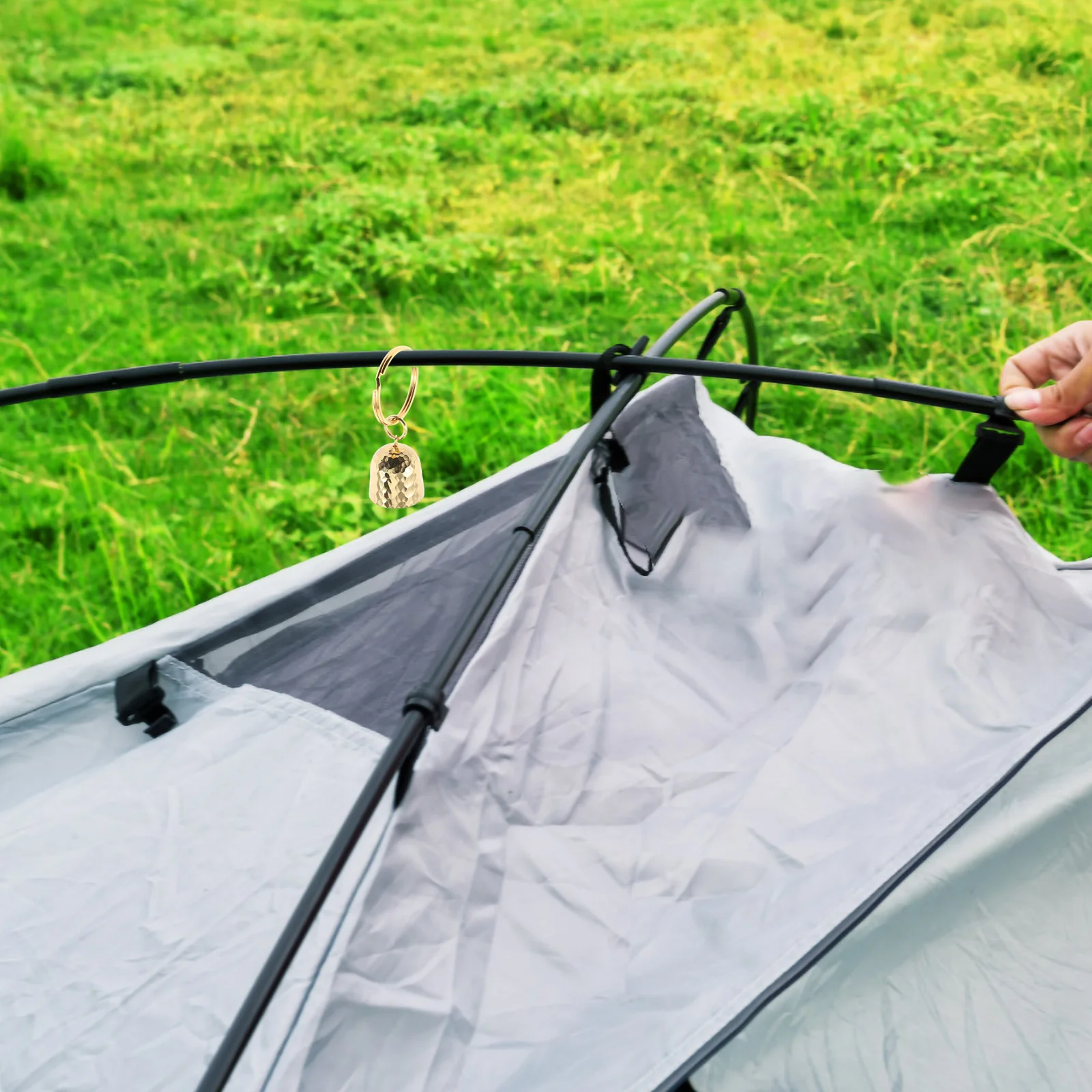 Outdoor-Schlüsselanhänger aus Messing für Rucksack, Handtasche, Radfahren, Wandern, Bergsteigen, dekorative Metallglocke mit klarem Laut