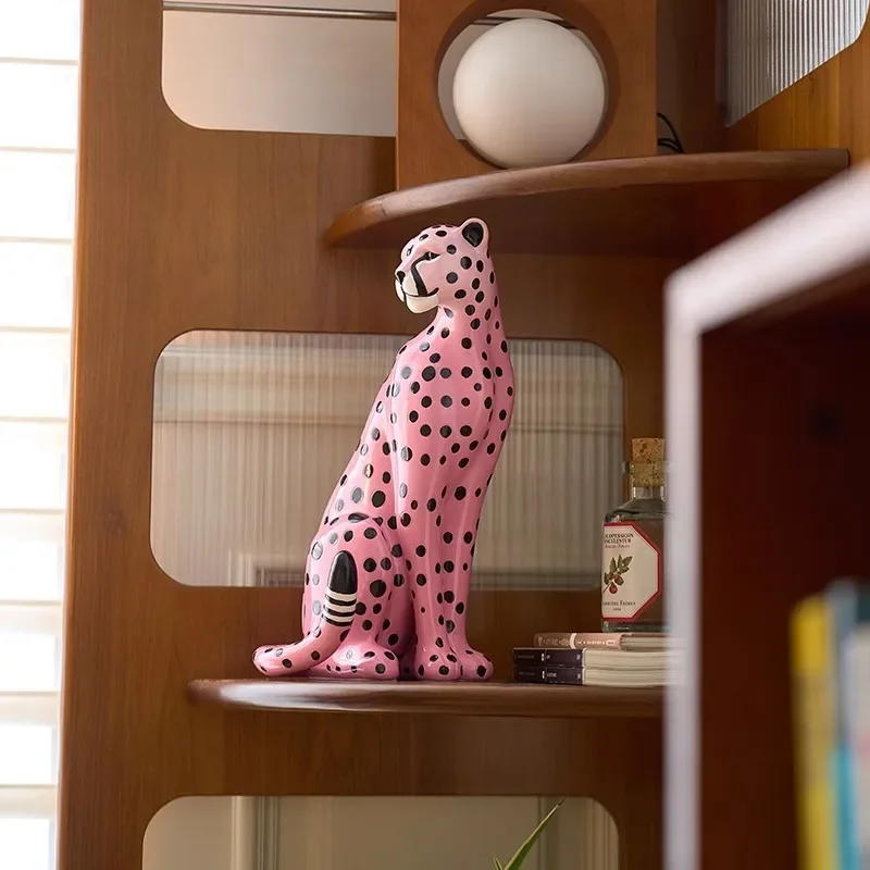 Pink Leopard Ornament Home Decor Statuette Office Desktop Figurine Living Room Entrance TV Cabinet Decoration