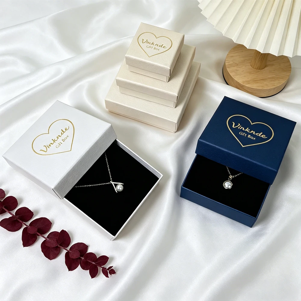 

Custom Logo 7x7x3cm Square Earring Ring Box Jewelry Organizer For Valentine Day Gift Necklace Brooch Oil Jewelry Packaging Case