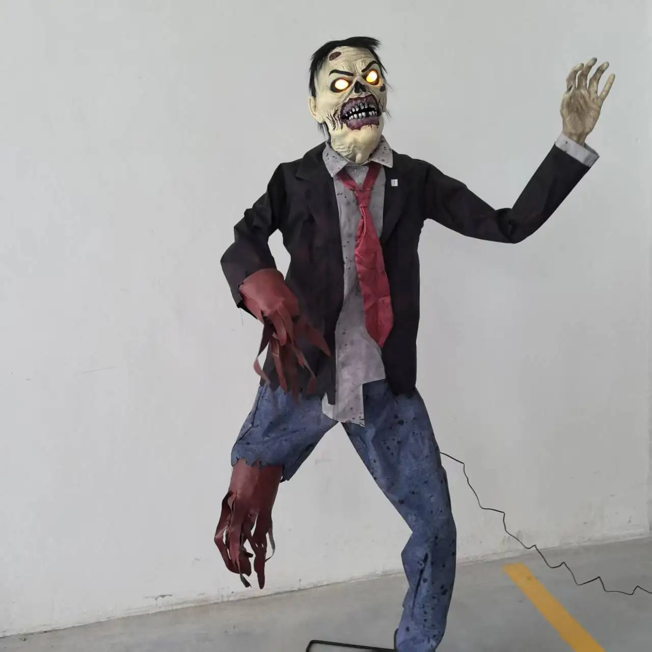 

Cross-border running zombie electric glow halloween bar haunted house secret room escape trick props scary ornament