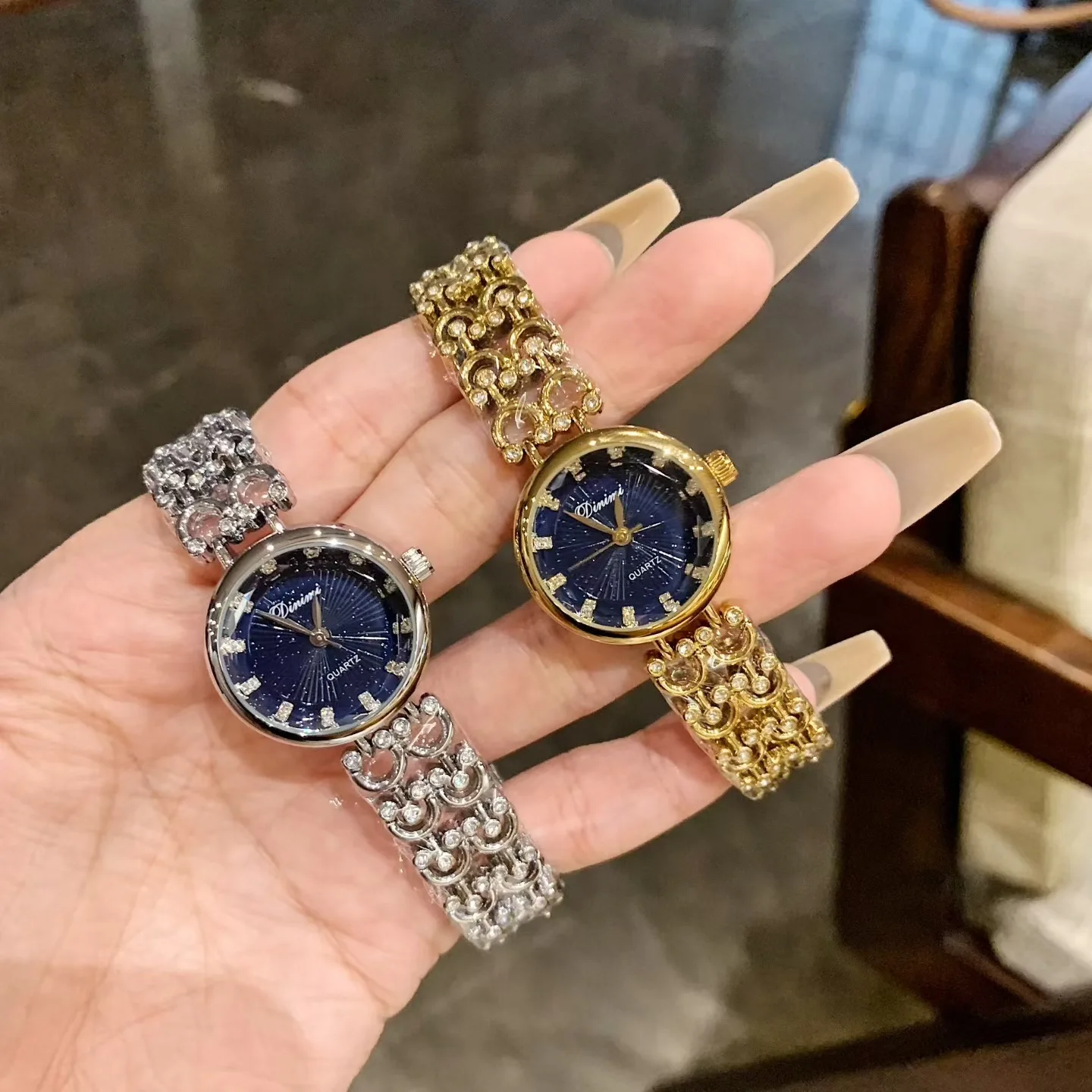 ساعة سوار أنيقة وعالية الجودة بحزام هيكلي؛ تصميم فاخر هدية مثالية للنساء. مجوهرات نسائية. #2