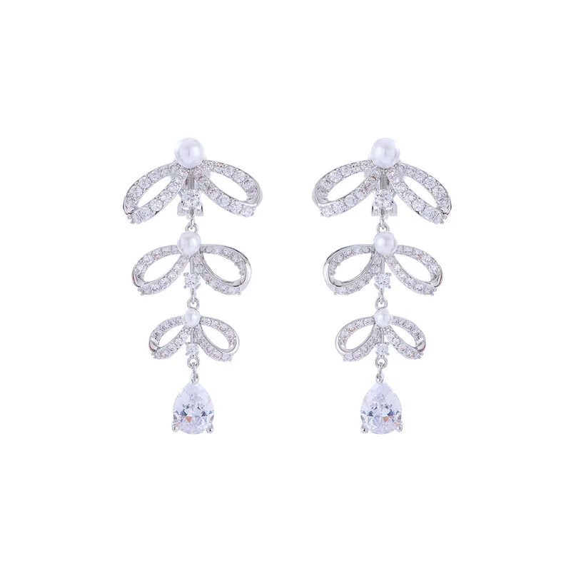 Комплект циркониевых серег с жемчугом-бантом, без пирсинга ушей, зажимами для ушей и кисточками.