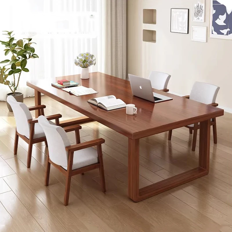 Biurko recepcyjne drewniane, organizery na komputer, estetyczne biurko w stylu skandynawskim, minimalistyczny design, meble biurowe, unikalne meble.