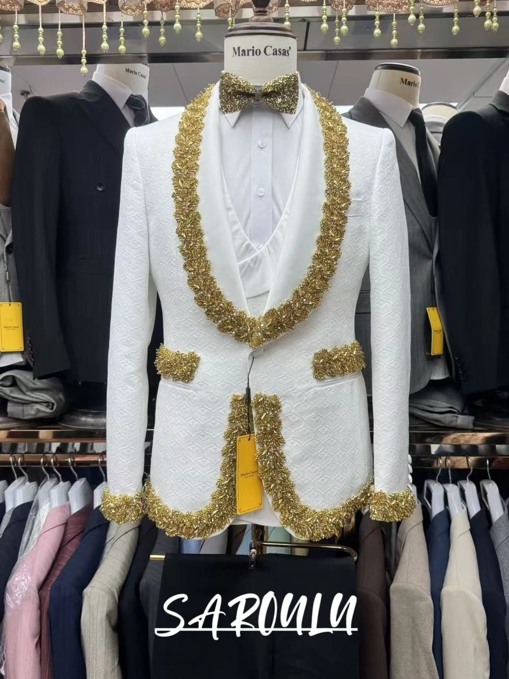 

Men's Luxury White Jacquard Tuxedo Suit Gold Embellished Shawl Lapel Blazer For Wedding Groom Prom Party Formal Evening Wear