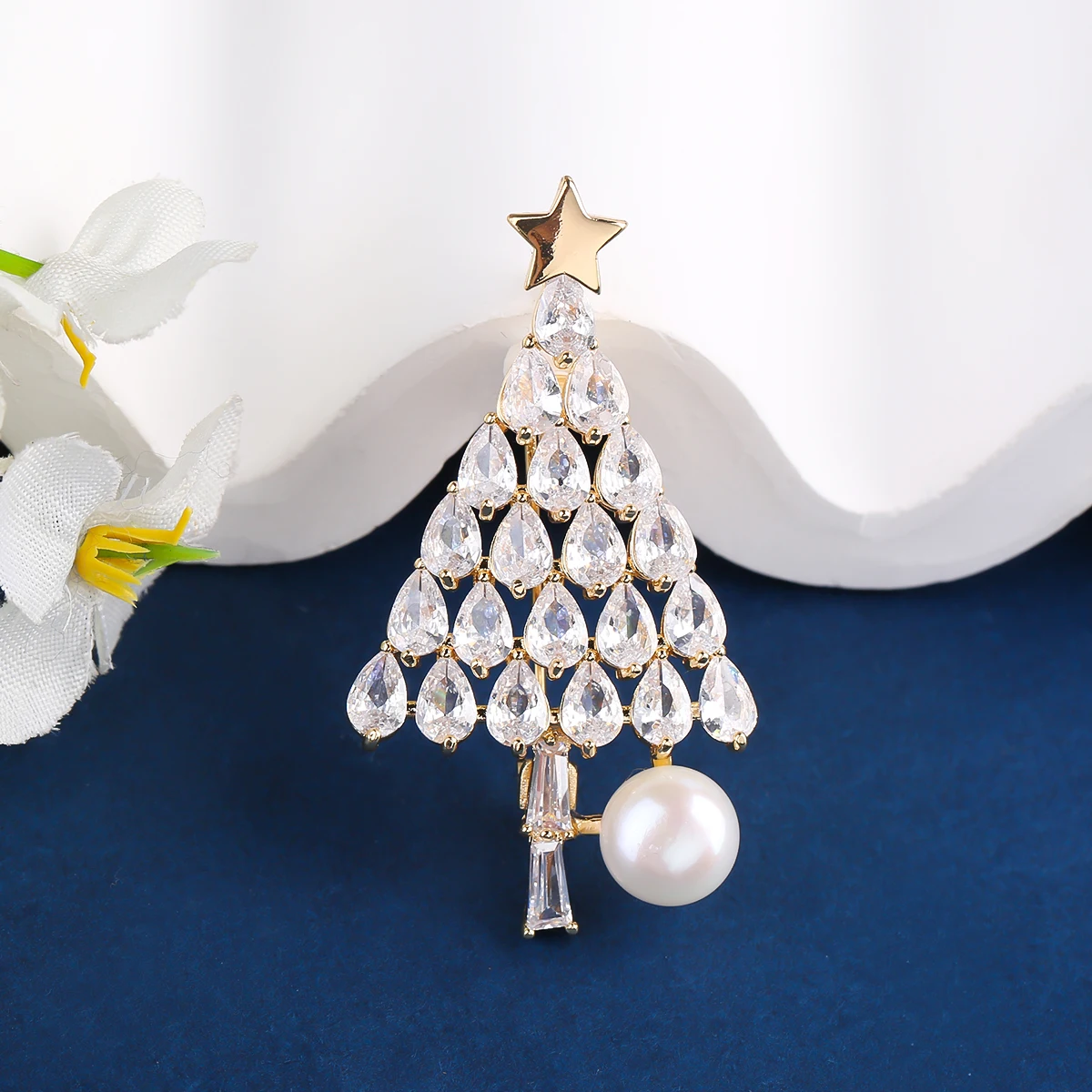 Light Luxury Niche Christmas Tree Copper Color Preserving Galvanized Zircon Luxury Inset Pearl Brooch Women Jewelry Gift