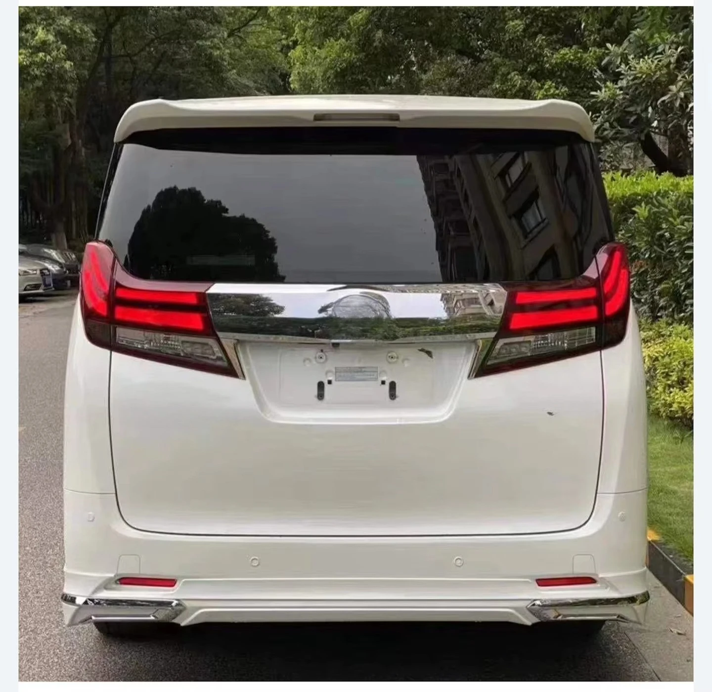 A Large Number of Wholesale Car Front and Rear Surround Senna Front and Rear Bumper Surround