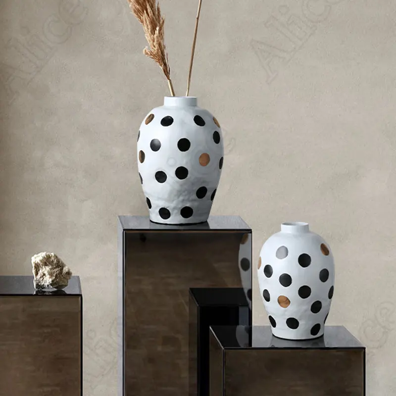 European Creative Round Dot Ceramic Vase Retro Living Room Decoration TV Cabinet Entrance Flower Arrangement Vases Home Decore