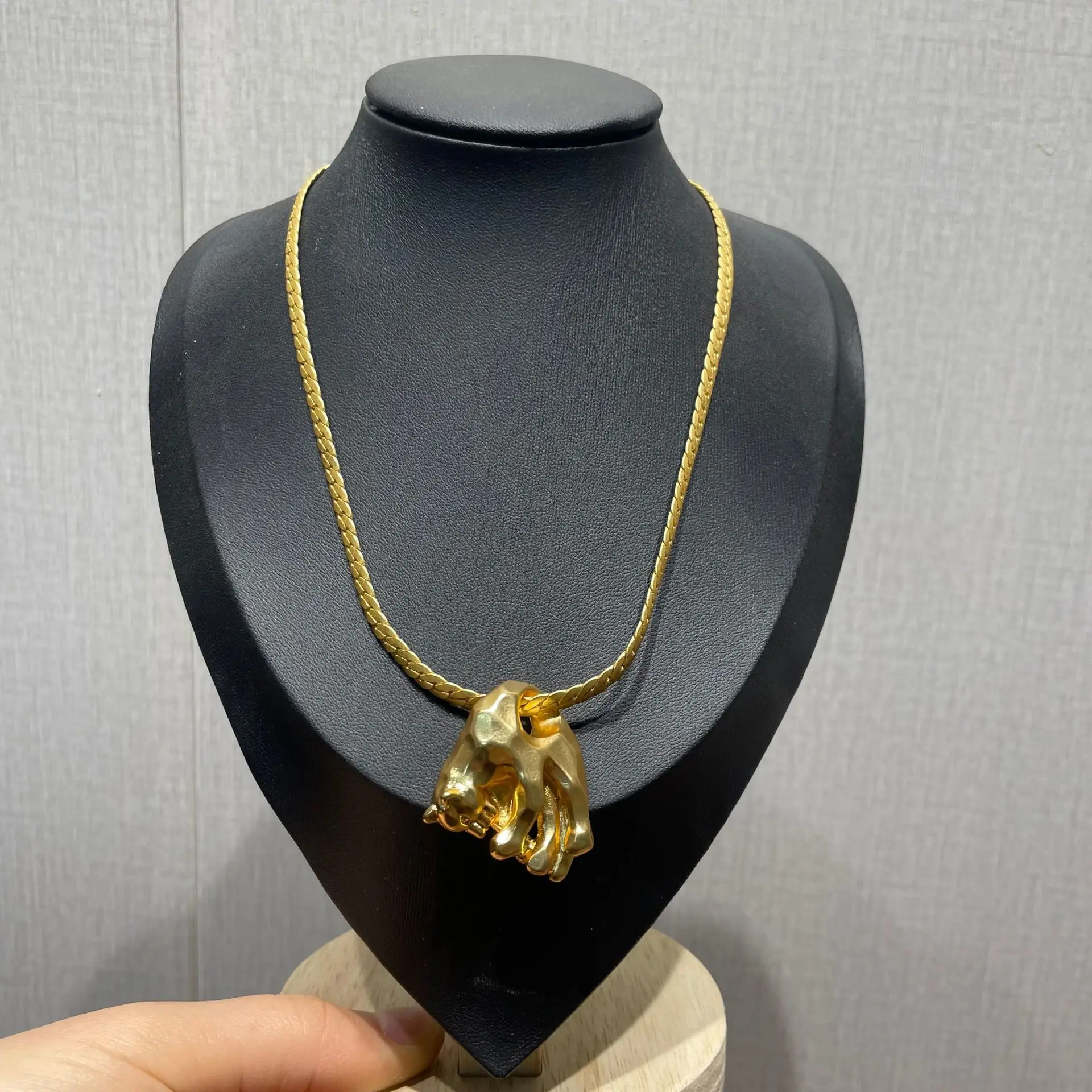 

Medieval Vintage Necklace Jewelry Vintage Leopard Premium Light Luxury Collarbone Chain