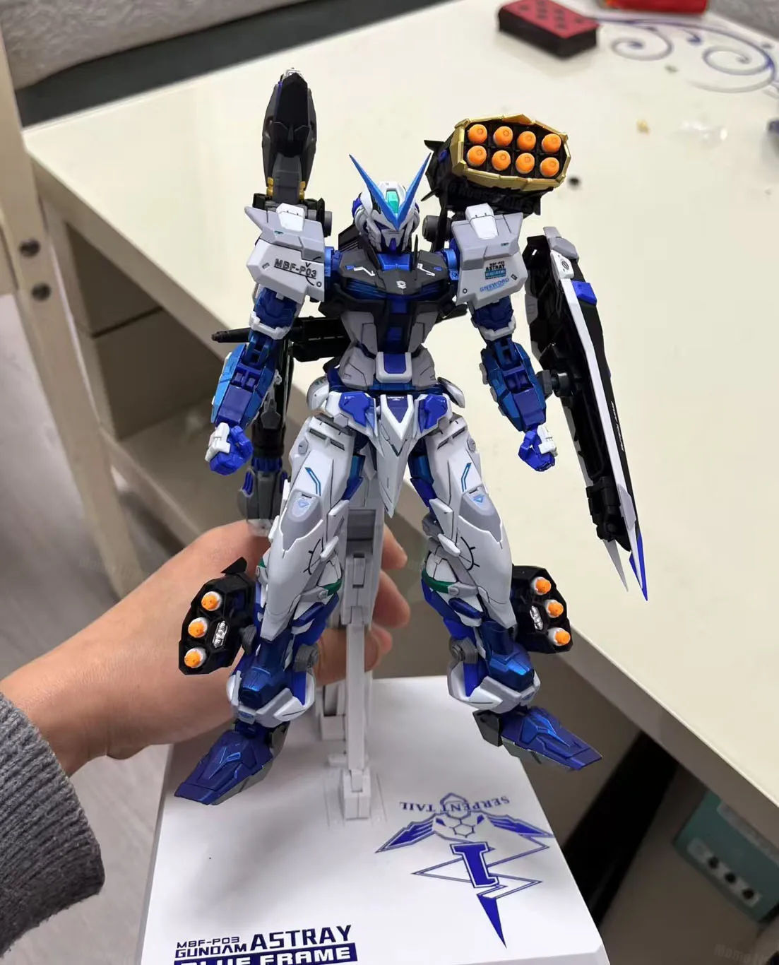 DABAN 8810 MB 1/100 MBF-P03 アストレイブルーフレーム組立モデルキットプラスチックスケルトンアニメアクションフィギュアロボットプラモデルおもちゃ