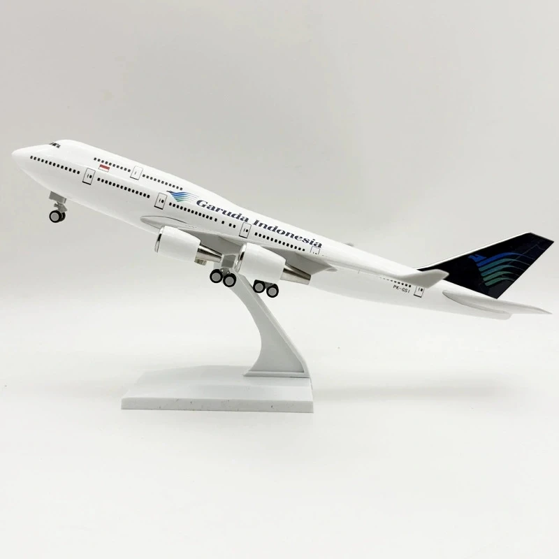 

Литой самолет из смолы B747 Garuda Indonesia Airlines 30 см, имитация модели самолета, игрушки для мальчиков, детские самолеты, модель авиации