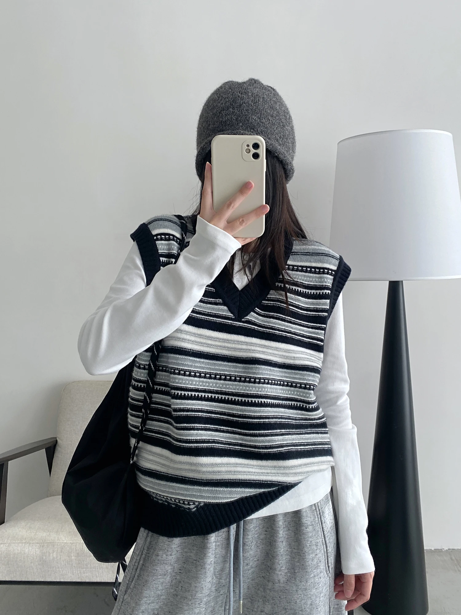 

Женский свободный вязаный жилет на осень-зиму, винтажный, в полоску, тонкий, с V-образным вырезом, из других материалов, 00%