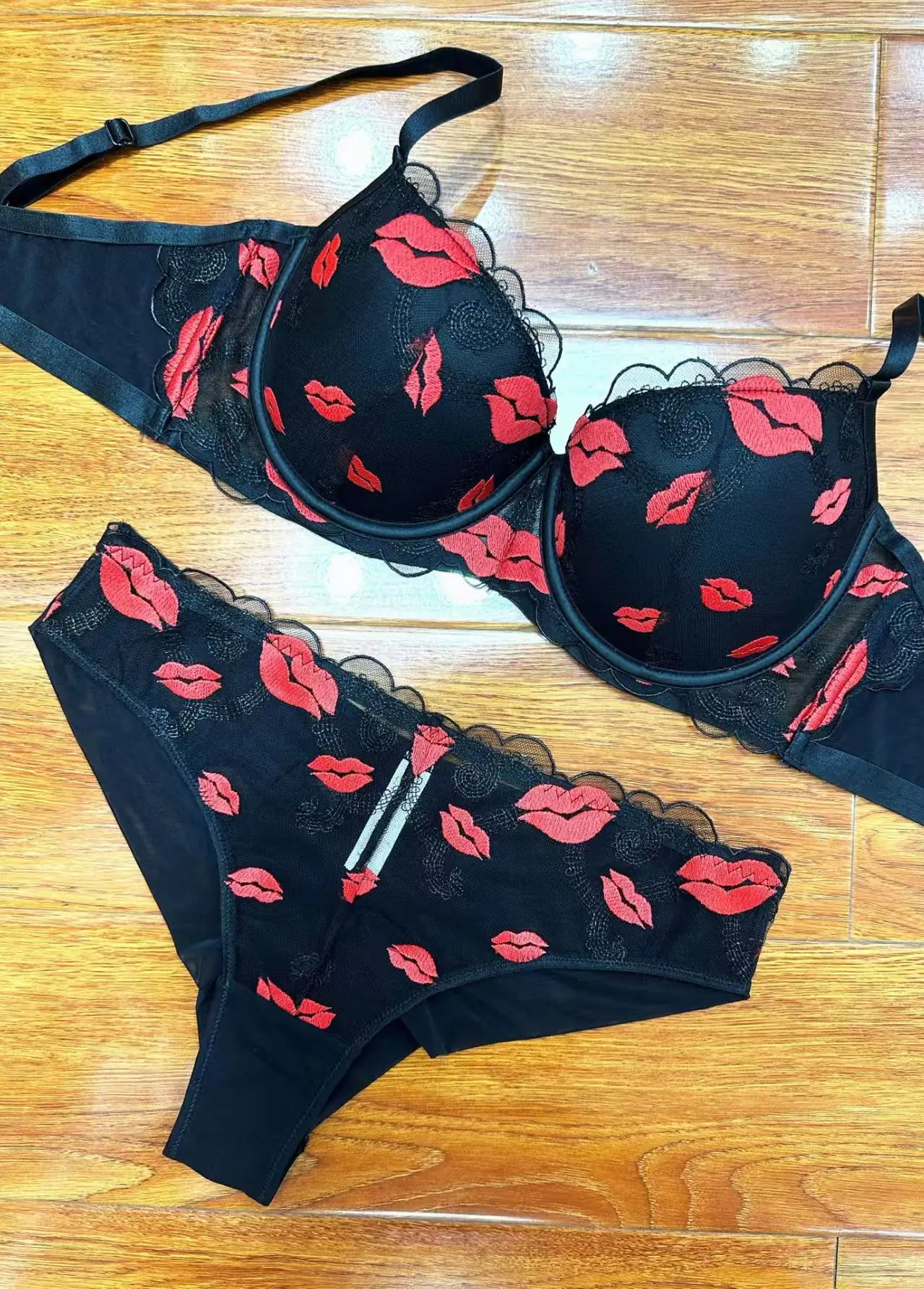 Жидкая губная помада lip lingerie push up (жидкая губная помада lip lingerie push up) купить от 278,00 руб. Женское нижнее белье на 1rub.ru